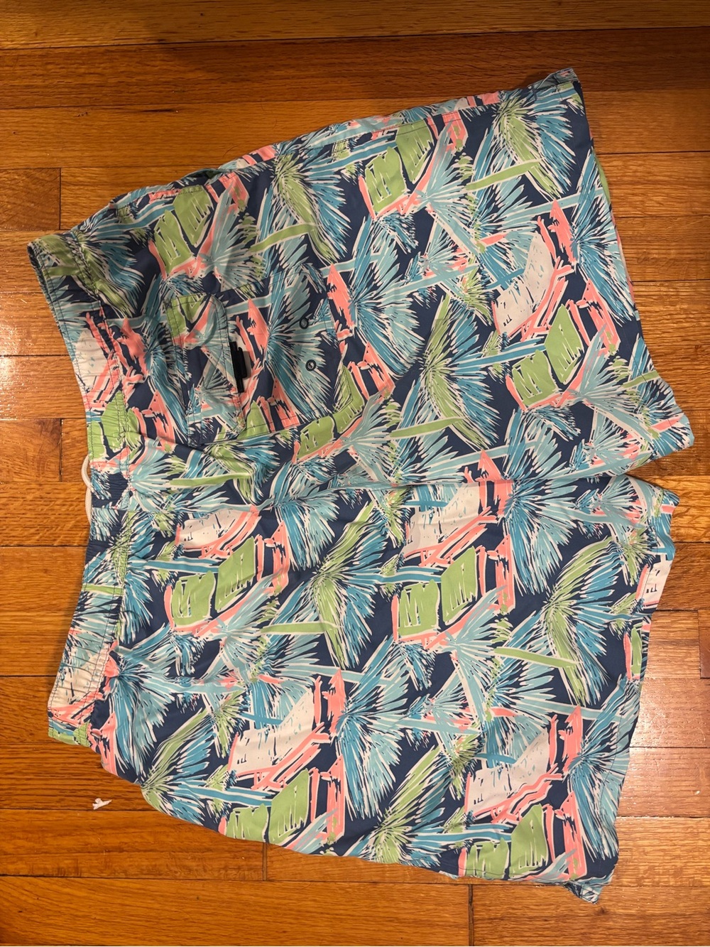 Vineyard Vines - Tropical Palm Print Swim Trunks - XL